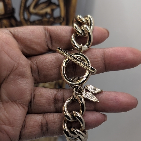 Victoria's Secret Gold Chain Bracelet with Embellished Clasp - Picture 4 of 6